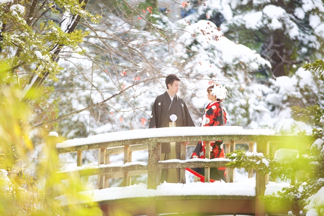 北海道道庁の雪の太鼓橋で前撮り結婚写真