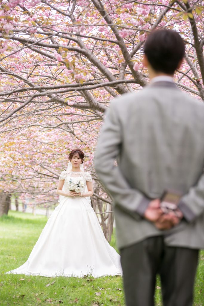 札幌真駒内公園桜で大人のフォトウェデイング