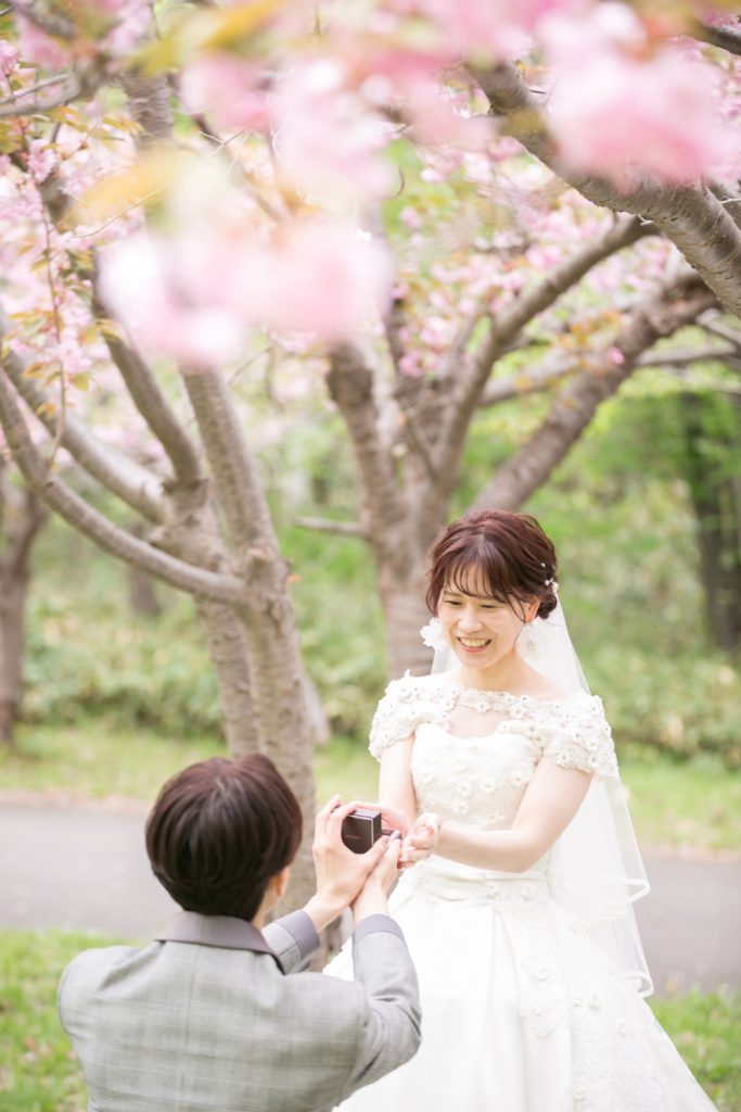 札幌真駒内公園桜で大人のフォトウェデイング