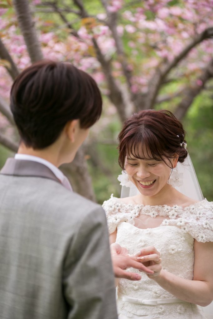 札幌真駒内公園桜で大人のフォトウェデイング