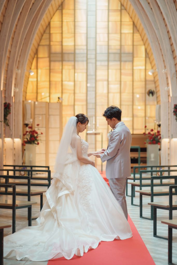 札幌光のチャペルで写真だけ結婚式紅葉結婚写真